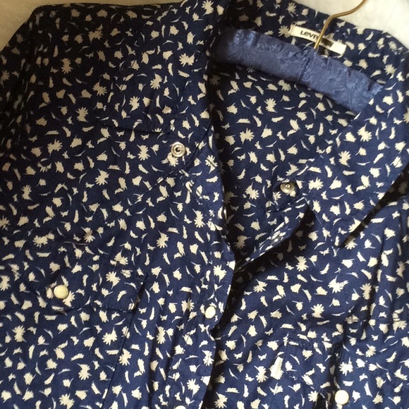 LEVIS BLOUSE ♥️EUC - Picture 3 of 5